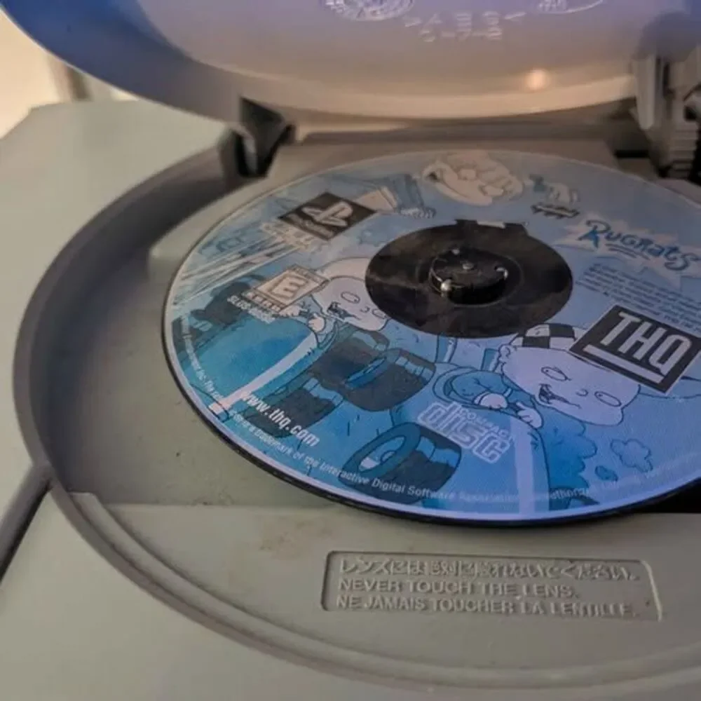 Playstation 1 console with HDMI adapter. No controllers comes with one gam